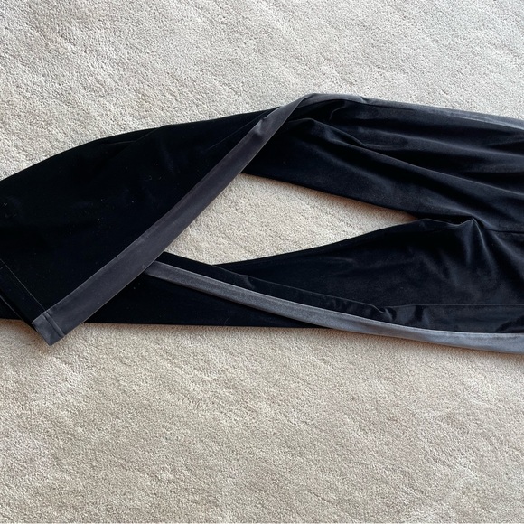 Black Boston Proper Sports Set - Picture 9 of 10